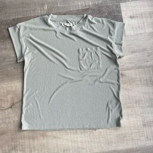 Women’s Madewell ribbed t shirt. Size medium. Sage green.